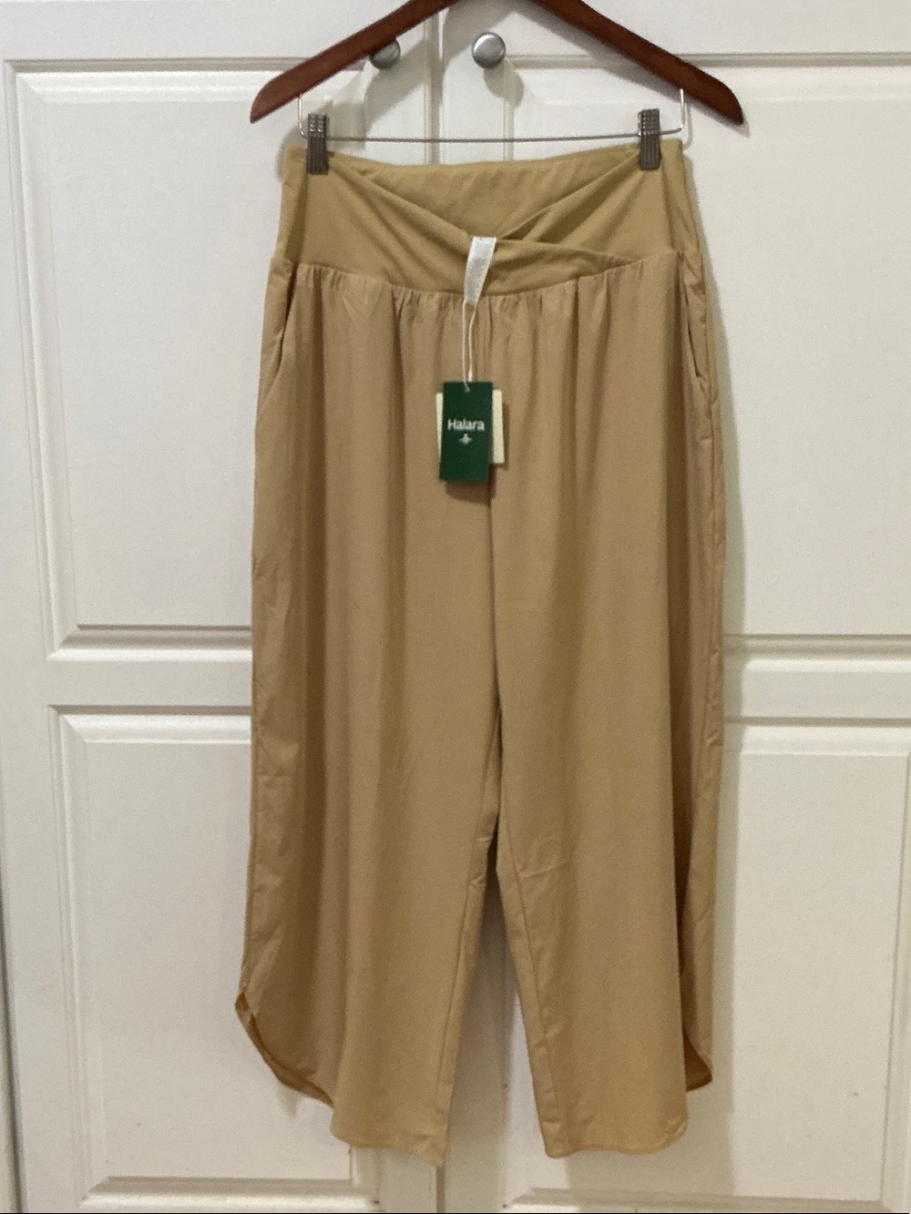 HALARA NWT breezeful high waisted crossover quick dry resort pants with pockets.